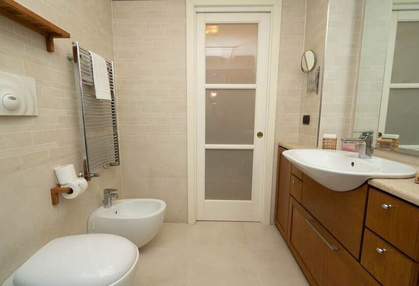 سوئیت سینیور, La Dimora Dei Reali