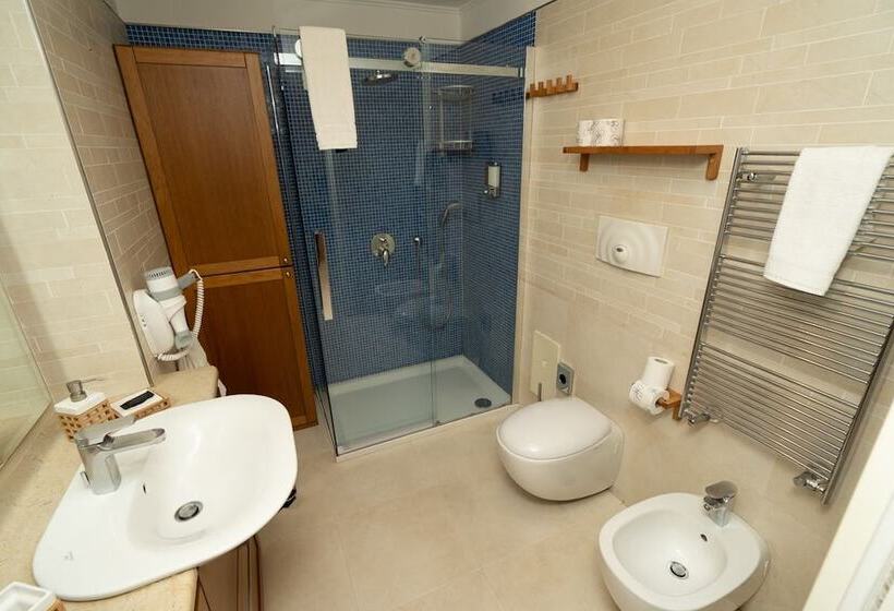 سوئیت سینیور, La Dimora Dei Reali