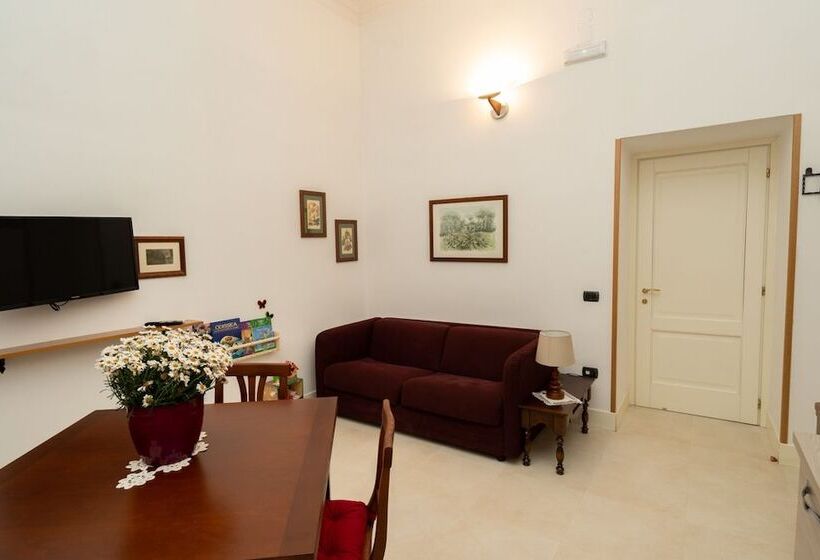 سوئیت سینیور, La Dimora Dei Reali