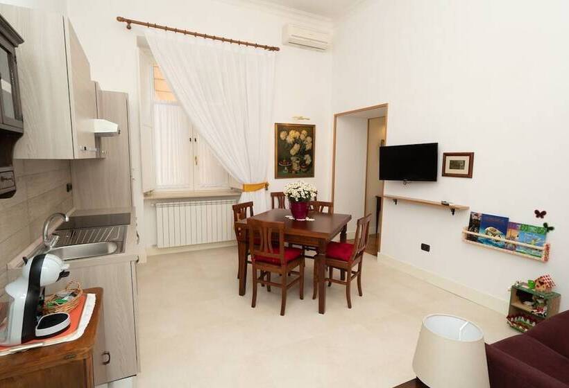 سوئیت سینیور, La Dimora Dei Reali