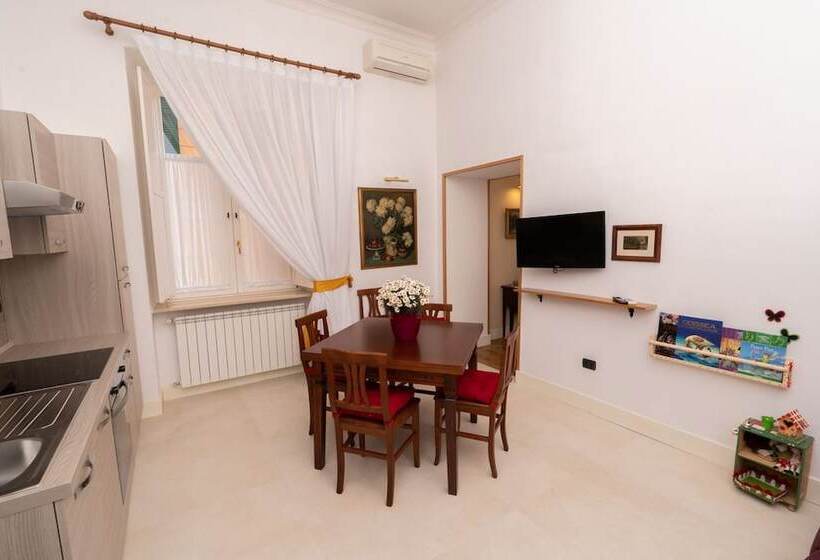 سوئیت سینیور, La Dimora Dei Reali