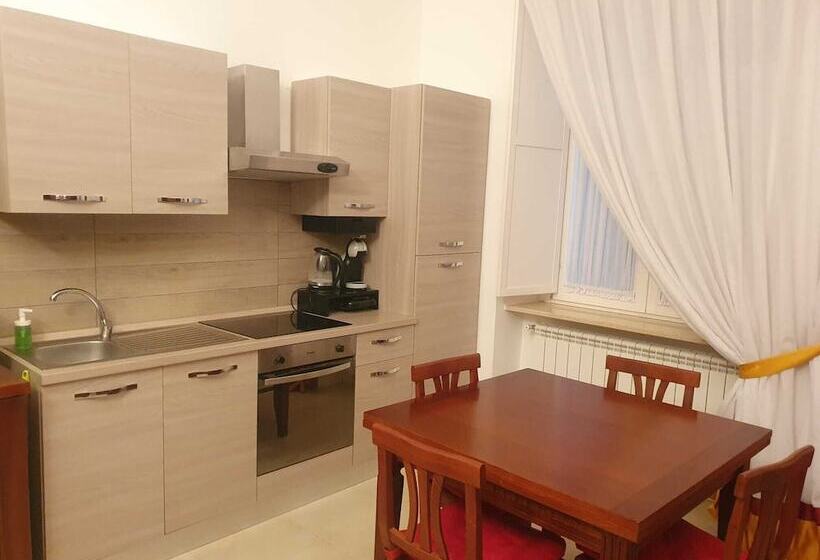 سوئیت سینیور, La Dimora Dei Reali