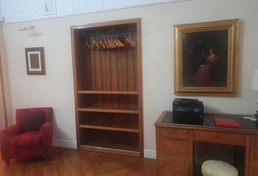 سوئیت سینیور, La Dimora Dei Reali