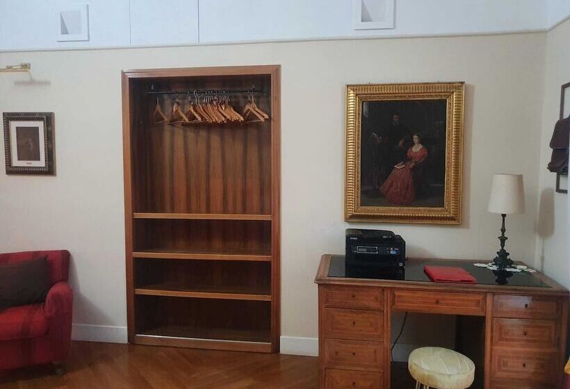 سوئیت سینیور, La Dimora Dei Reali