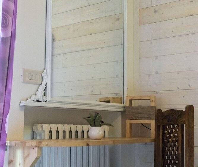 プールビューのスタンダードクアドラプルルーム, Villa Lina Bed&breakfast