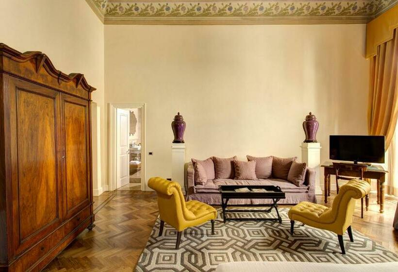 سوییت لوکس, Grand Hotel Cavour