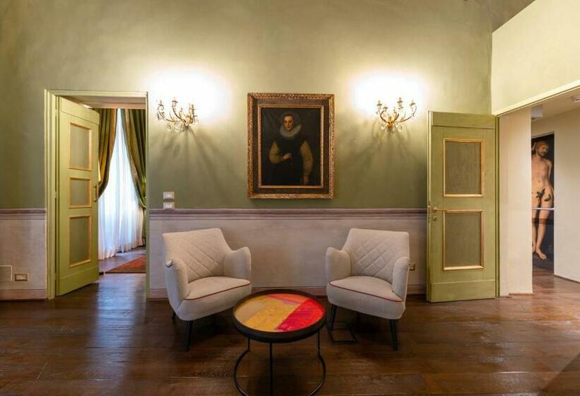 سوئیت با بالکن, Grand Hotel Cavour