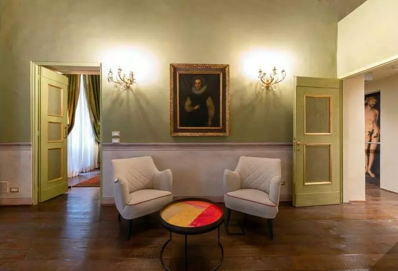 سوئیت با بالکن, Grand Hotel Cavour