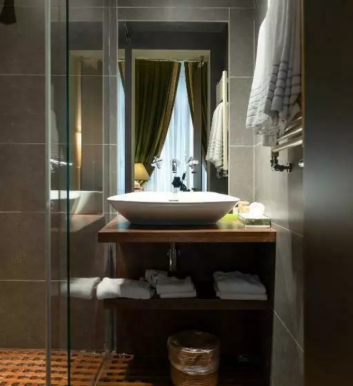 سوئیت با بالکن, Grand Hotel Cavour