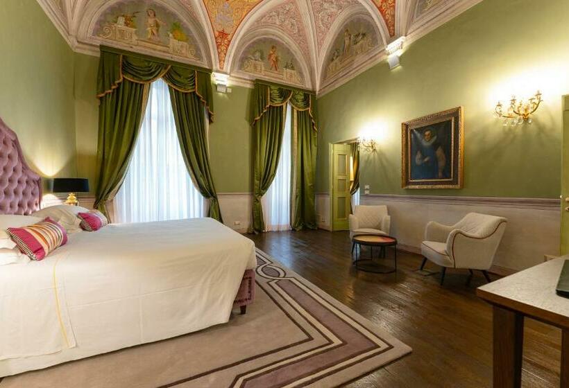 سوئیت با بالکن, Grand Hotel Cavour