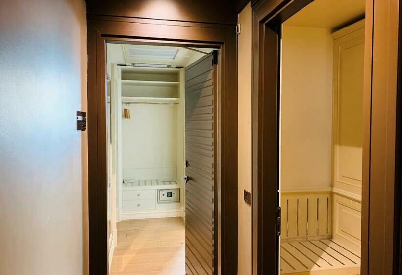 اتاق خانوادگی, Grand Hotel Cavour