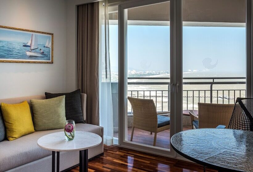 바다전망 이그제큐티브 룸, Hilton Hua Hin Resort & Spa