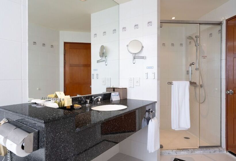 סוויטת ג'וניור נוף לים, Hilton Hua Hin Resort & Spa