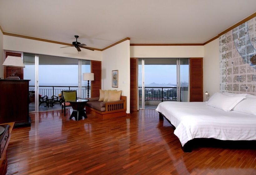 סוויטת ג'וניור נוף לים, Hilton Hua Hin Resort & Spa