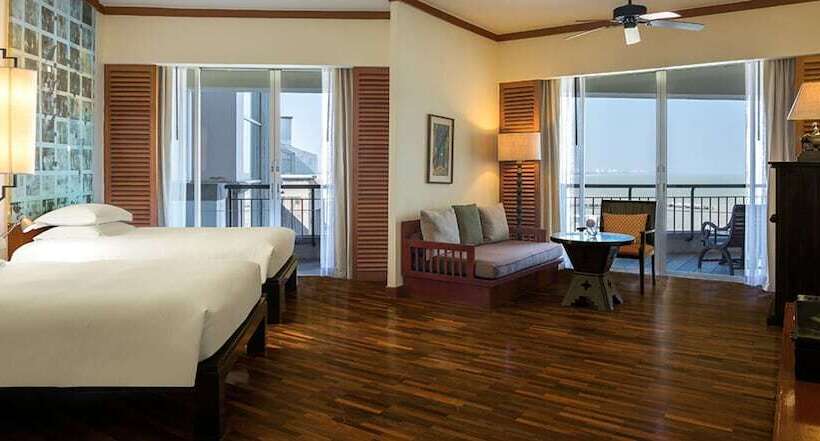 סוויטת ג'וניור נוף לים, Hilton Hua Hin Resort & Spa