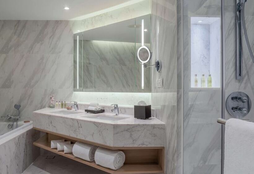 Люкс Executive Вид на Море, Hilton Hua Hin Resort & Spa