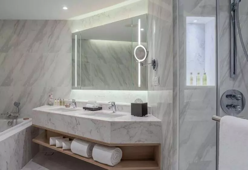 سوئیت اجرایی با چشمانداز دریا, Hilton Hua Hin Resort & Spa