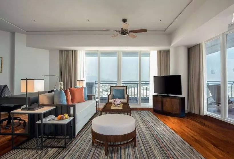 سوئیت اجرایی با چشمانداز دریا, Hilton Hua Hin Resort & Spa