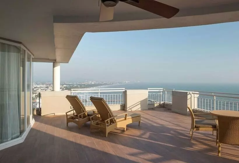 سوئیت اجرایی با چشمانداز دریا, Hilton Hua Hin Resort & Spa