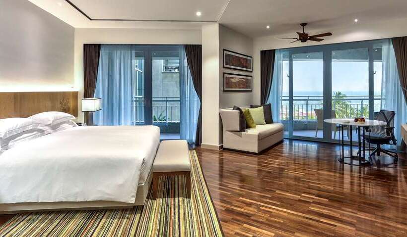 이그제큐티브 주니어 스위트, Hilton Hua Hin Resort & Spa