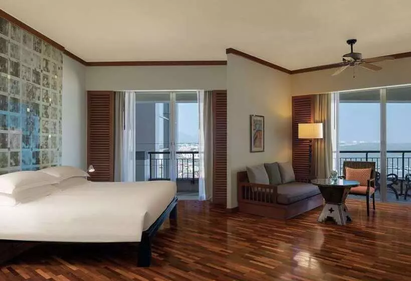 سوییت جونیور با چشمانداز دریا, Hilton Hua Hin Resort & Spa