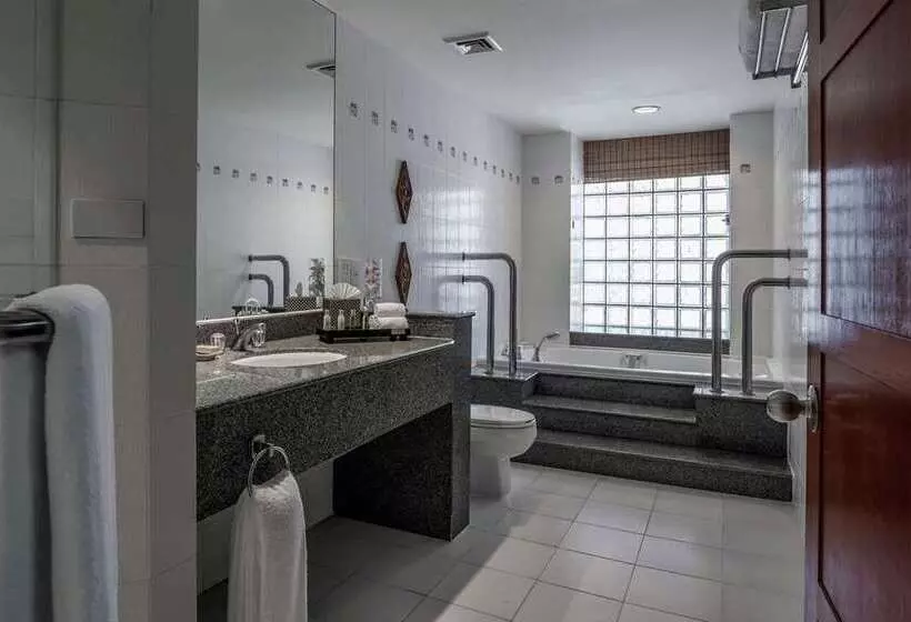 سوییت جونیور با چشمانداز دریا, Hilton Hua Hin Resort & Spa