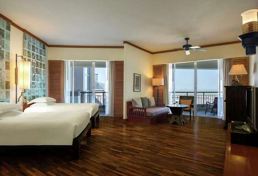 סוויטת ג'וניור נוף לים, Hilton Hua Hin Resort & Spa