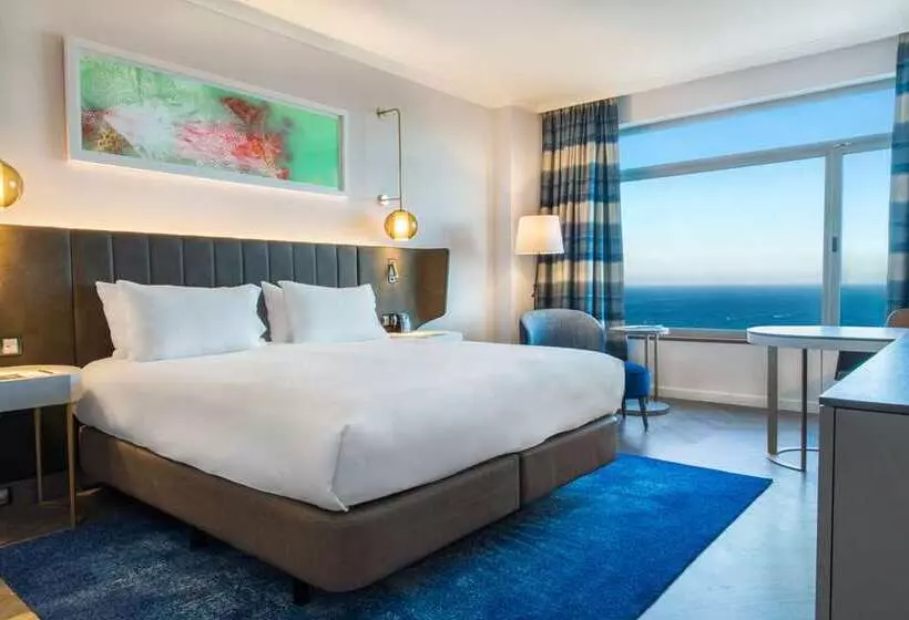 اتاق اجرایی با تخت بزرگ, Hilton Hua Hin Resort & Spa