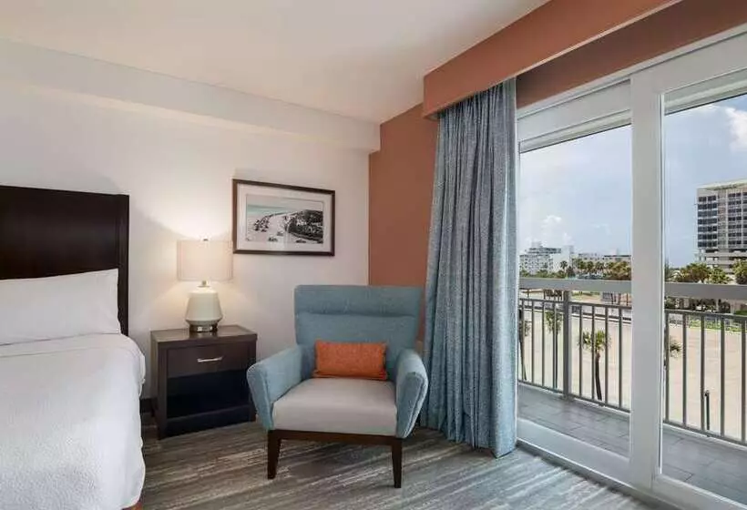 سوئیت جونیور با تخت بزرگ, Hilton Hua Hin Resort & Spa