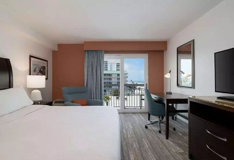 سوئیت جونیور با تخت بزرگ, Hilton Hua Hin Resort & Spa