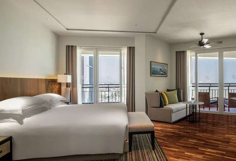 סוויטת ג'וניור אקזקיוטיב, Hilton Hua Hin Resort & Spa