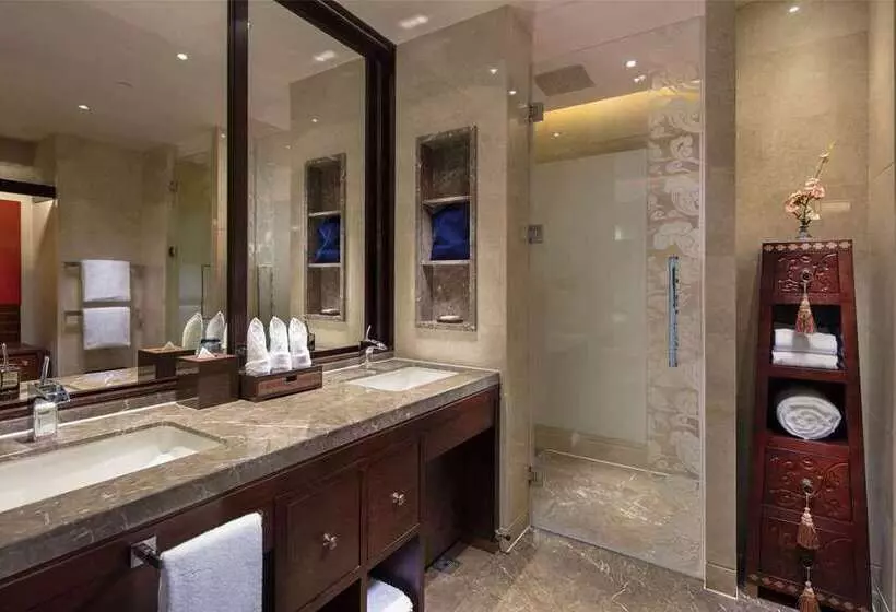 اتاق پرمیوم با چشمانداز دریا, Hilton Hua Hin Resort & Spa