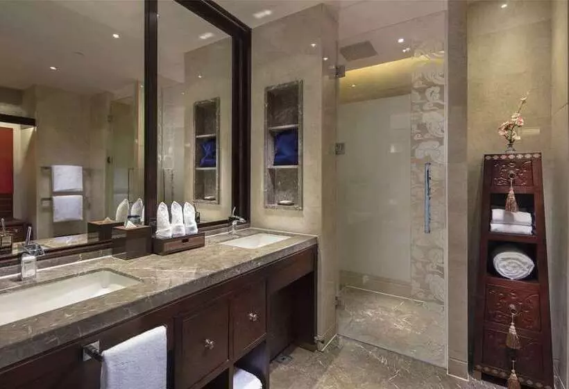 اتاق پرمیوم با چشمانداز دریا, Hilton Hua Hin Resort & Spa