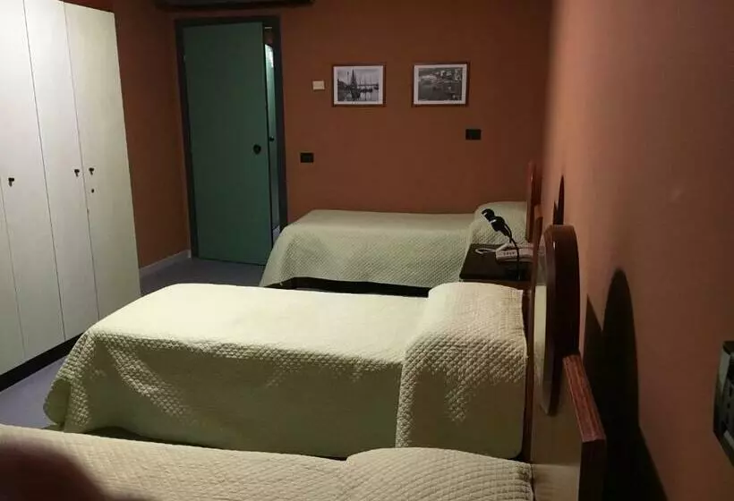 Economy Triple Room, Albergo Athenaeum