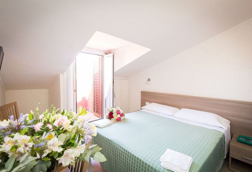 اتاق استاندارد با بالکن, Concorde