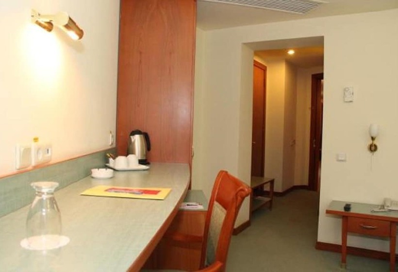 اتاق اکونومی یک تخته, Duke Romana City Center