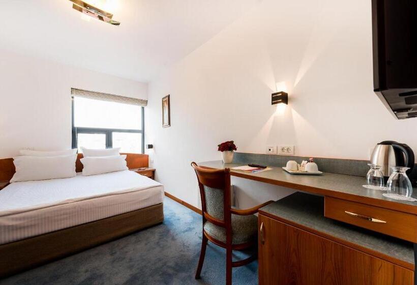 اتاق اکونومی, Duke Romana City Center