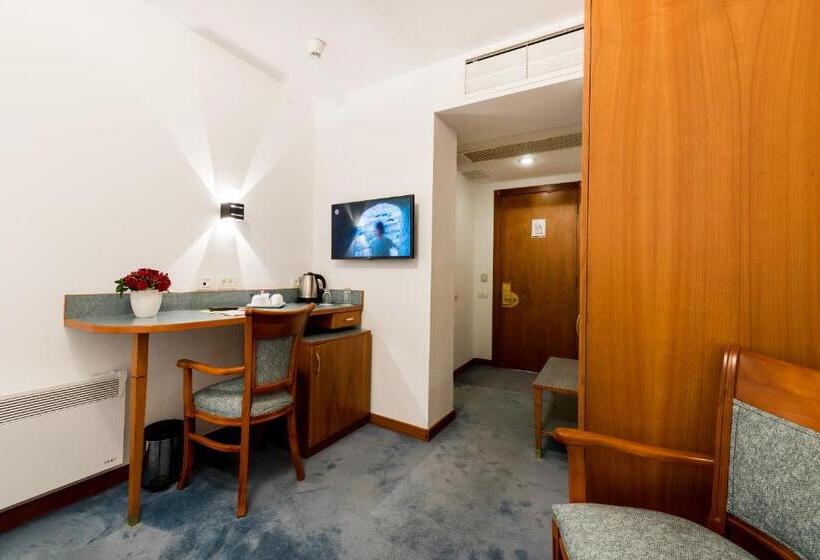 اتاق اکونومی, Duke Romana City Center