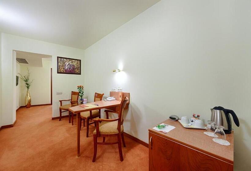 سوییت جونیور, Duke Romana City Center