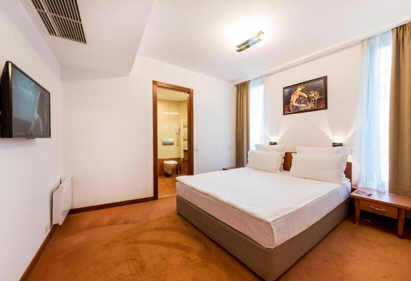 سوییت جونیور, Duke Romana City Center