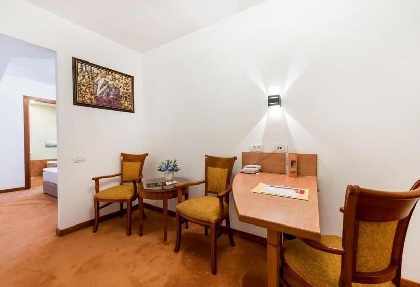 سوییت جونیور, Duke Romana City Center