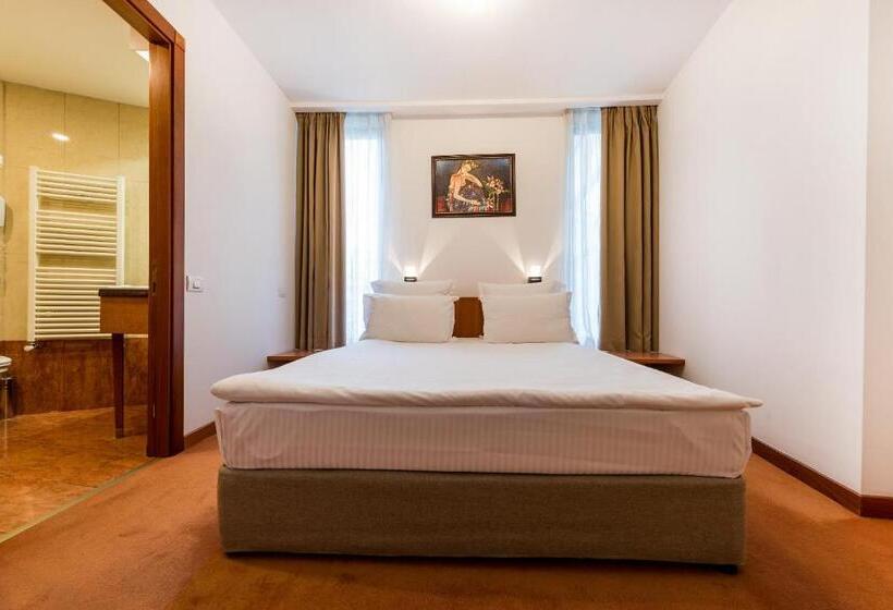 سوییت جونیور, Duke Romana City Center