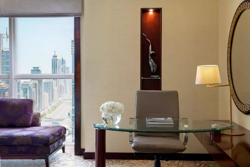 اتاق لوکس با تخت بزرگ, Dusit Thani Dubai