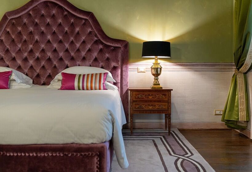 سوییت لوکس, Grand Hotel Cavour