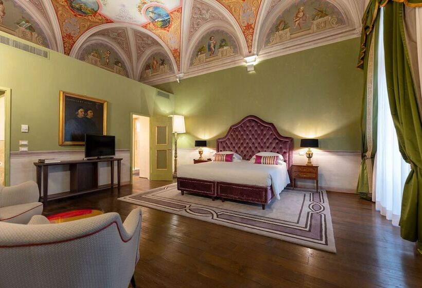 سوییت لوکس, Grand Hotel Cavour