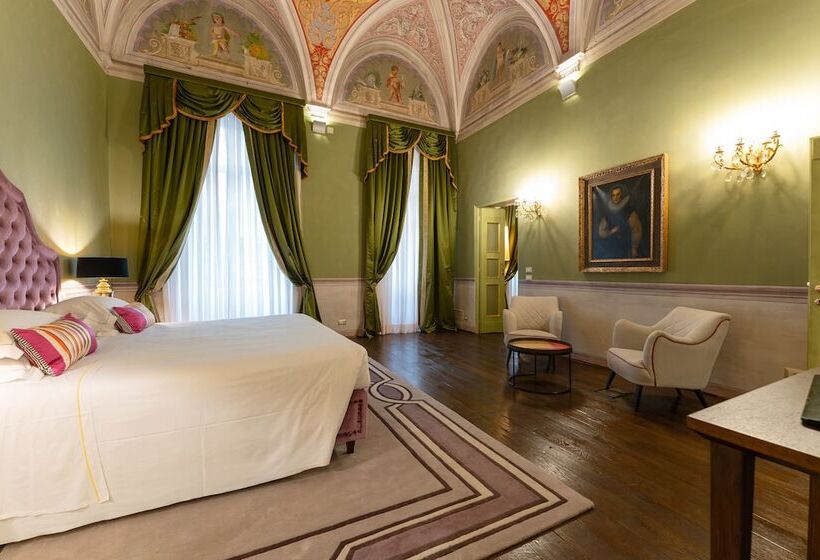 سوییت لوکس, Grand Hotel Cavour