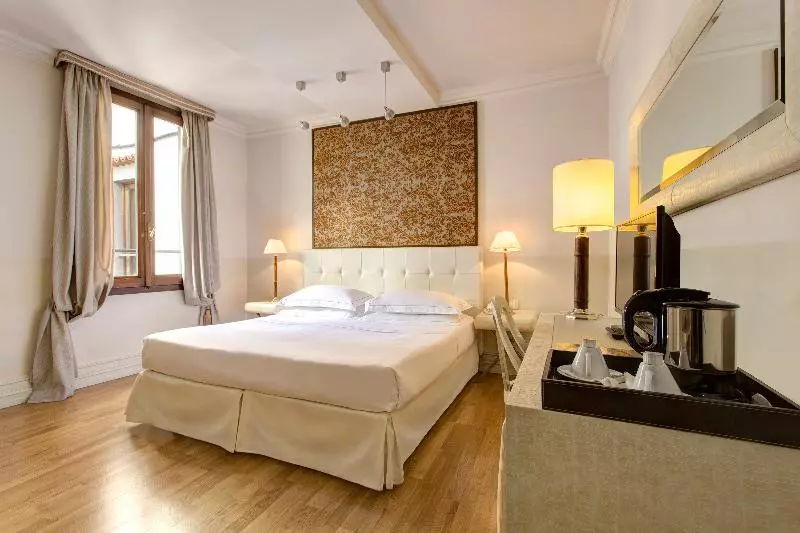 اتاق لوکس, Grand Hotel Cavour