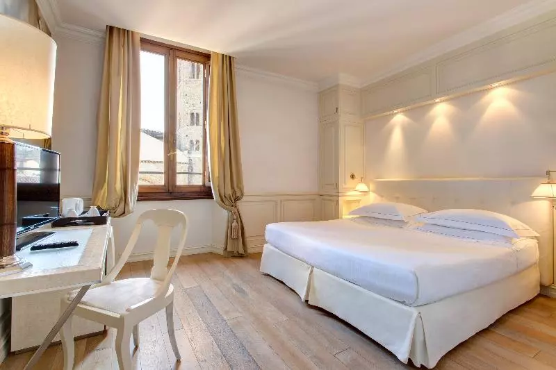 اتاق لوکس, Grand Hotel Cavour