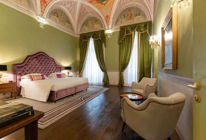 سوییت لوکس, Grand Hotel Cavour