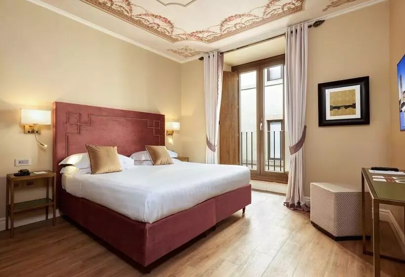 اتاق خانوادگی, Grand Hotel Cavour